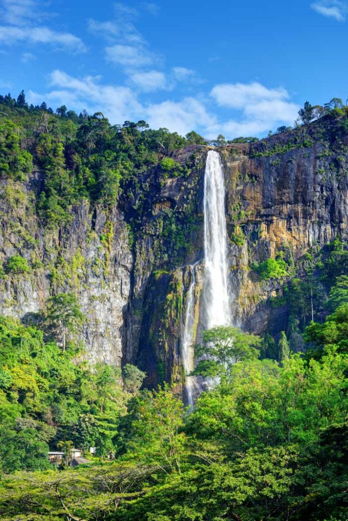 Smukt vandfald på Sri Lanka